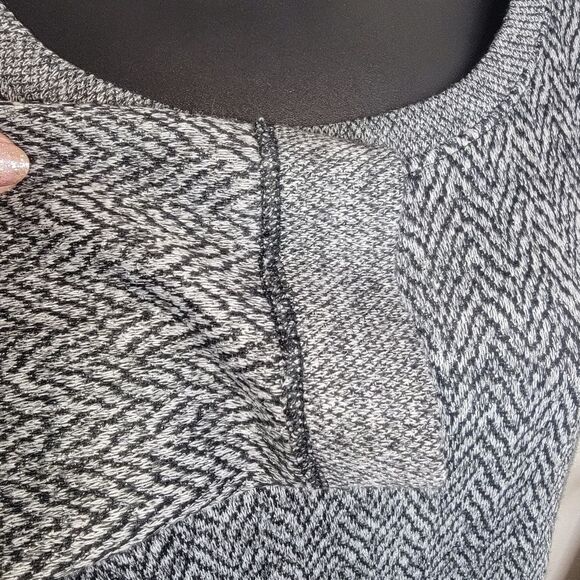 Two by Vince Camuto chiffon hem layered look top Large - Picture 4 of 7